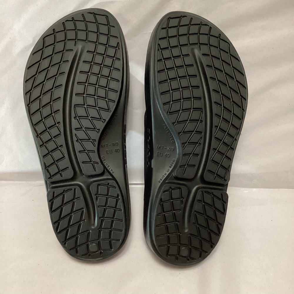 Oofos unisex original Black Flip Flop Sandals man’s size 7 women’s size 9 - Picture 9 of 9